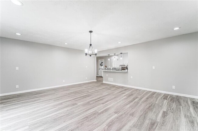Building Photo - 770 Pine Lake Dr NW