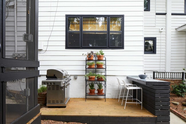 Building Photo - 3308 Cliff Rd