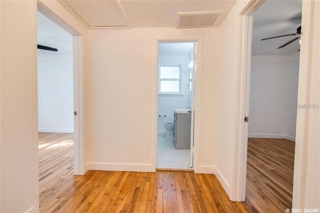 Building Photo - 1028 NE 7th Ave