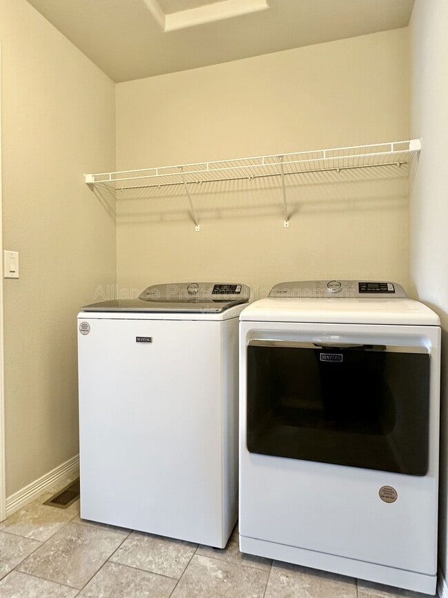 Building Photo - 6039 Jorie Rd