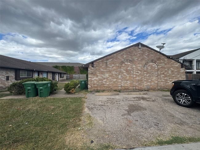 Building Photo - 10032 Neuens Rd