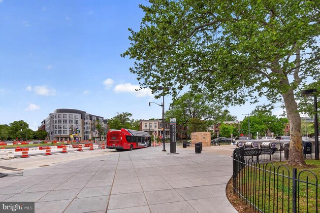 Building Photo - 747 Kentucky Ave SE