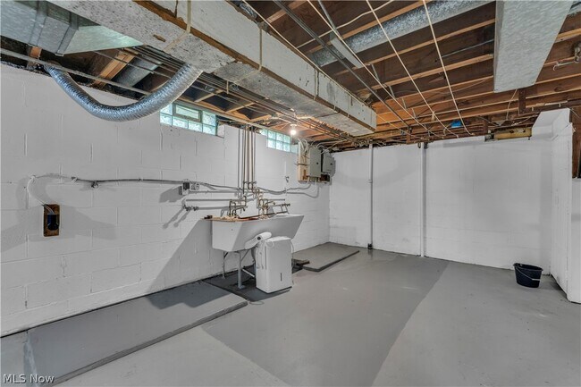 Building Photo - 77 Solon Rd
