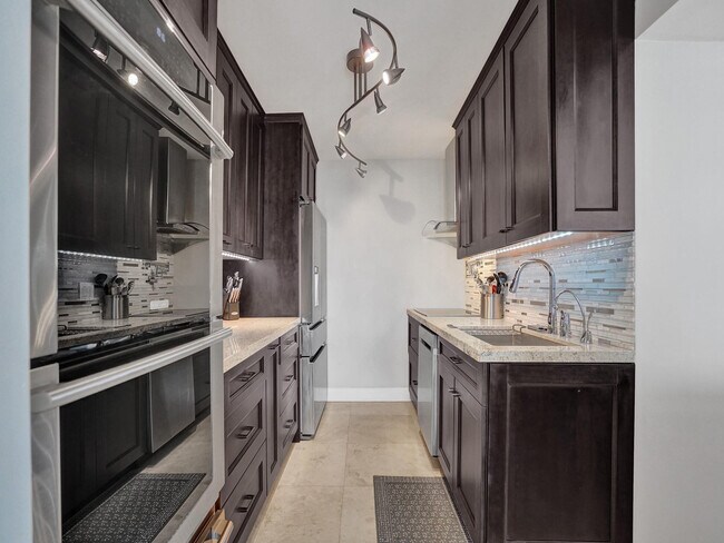 Building Photo - 209 N Fort Lauderdale Beach Blvd