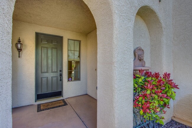 Building Photo - Beautiful 4 bedroom 3 bath plus loft home in the Vistas in Summerlin!