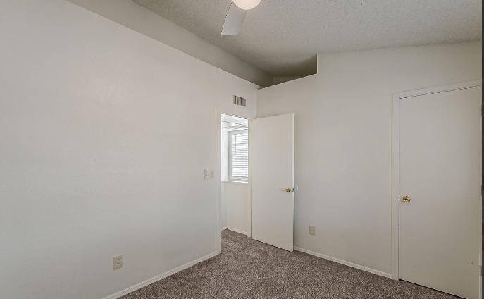 Building Photo - 625 S Westwood