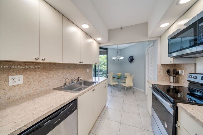 Building Photo - 7400 Radice Ct