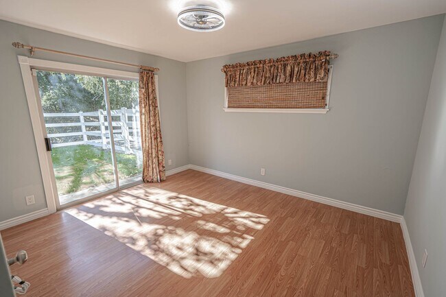Building Photo - 4 Bedroom Pool Home for Rent in Secluded S...