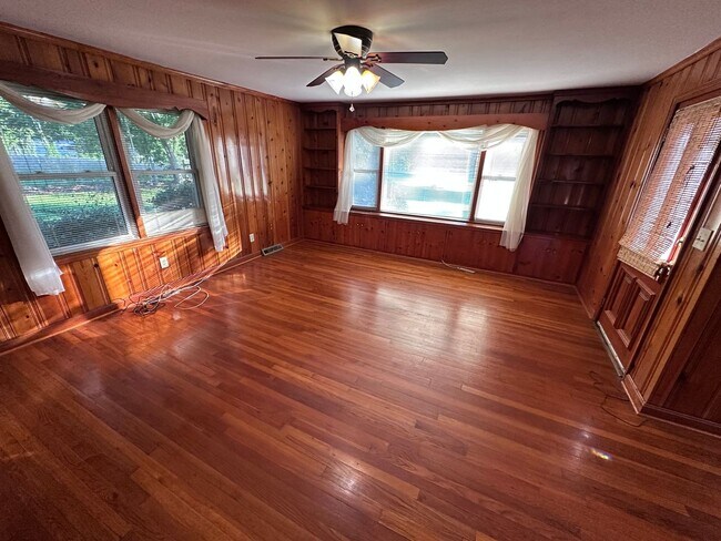 Building Photo - 3 Bedrooms- 2 Bathrooms- House in Armuchee!