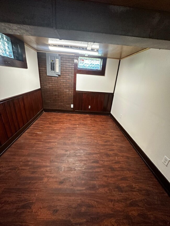 Building Photo - 1729 W 12th St