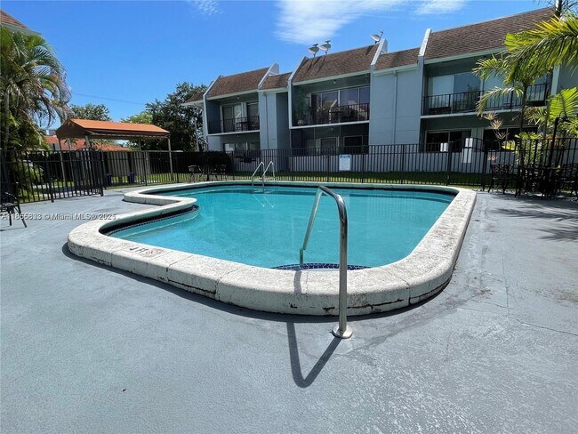 Building Photo - 9225 SW 87th Ave