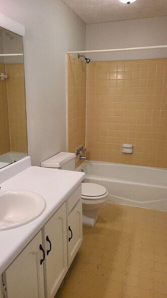 Building Photo - 308 Lancaster Ave