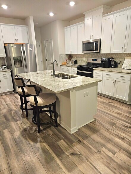 Kitchen - 4645 Electric Ave SW