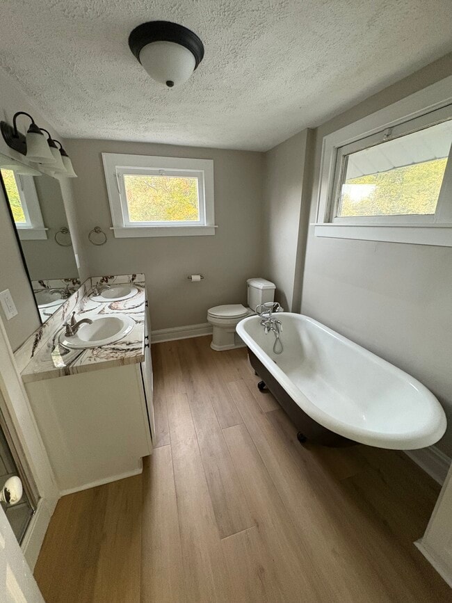 Building Photo - 412 Emerick St