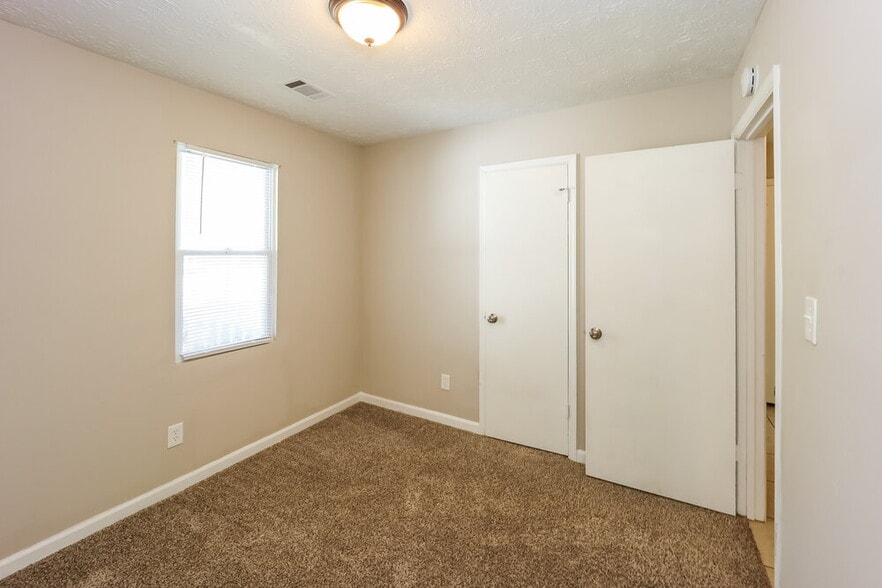 Building Photo - 266 Montego Cir