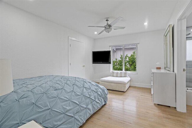 Building Photo - 2534 Golf View Dr