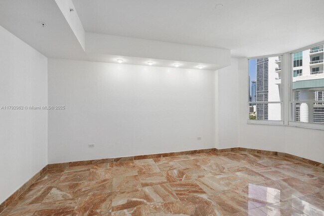 Building Photo - 888 Brickell Key Dr