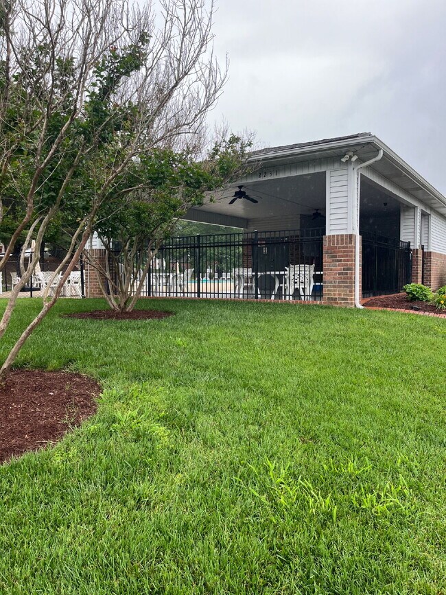 Building Photo - "Charming Franklin Retreat: 3-Bedroom Have...