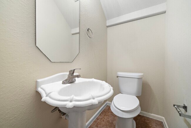 Building Photo - 2865 Westhollow Dr