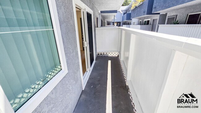 Building Photo - 2 BEDROOM  IN NOHO ARTS
