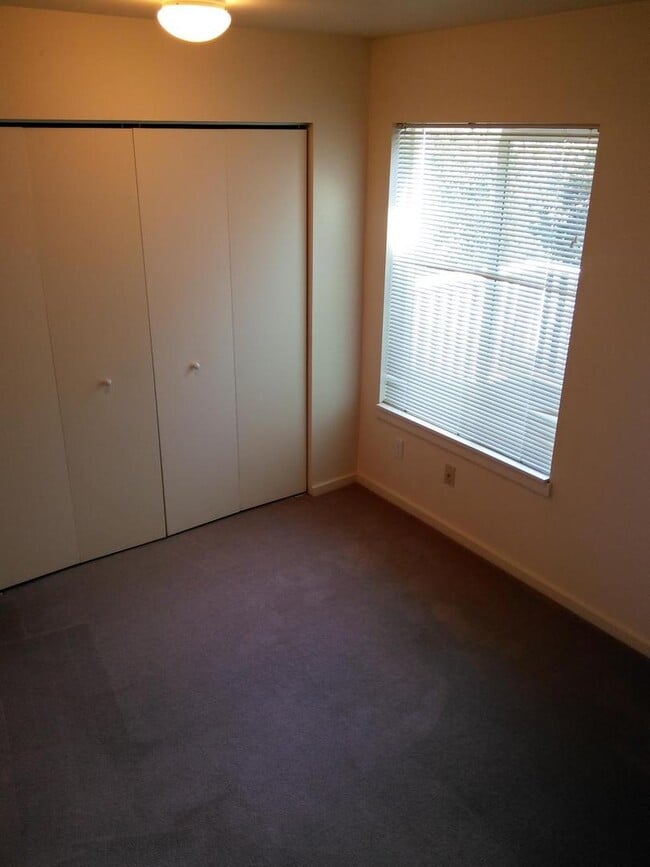 Building Photo - (560) 21st Street Duplex - 2 Bedroom / 2 Bathroom