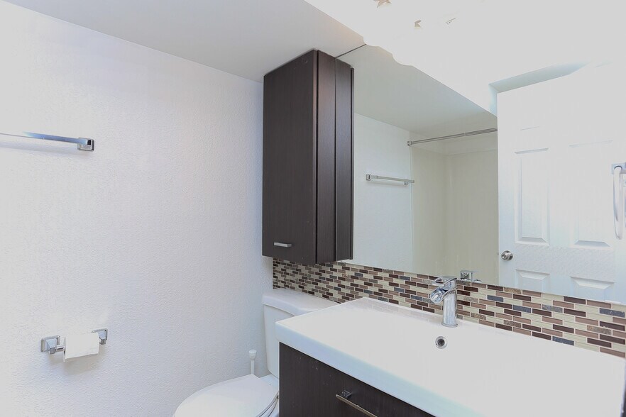 Building Photo - 2613 W Evergreen Ave