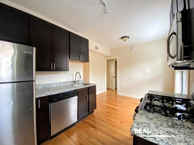 Building Photo - 1 bedroom in CHICAGO IL 60613