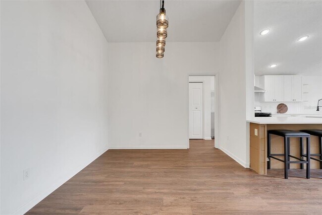 Building Photo - 15722 Autumn Glen Ave