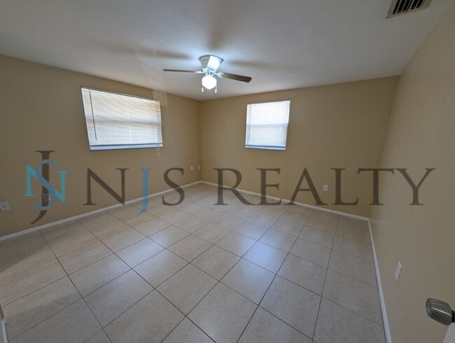 Building Photo - JUST REDUCED!!!  Large 2/2/1 1060 sq ft home with INDOOR LAUNDRY, a full garage, updated kitchen ...