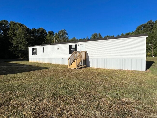 Building Photo - 3 bedroom 2 bath mobile home for rent