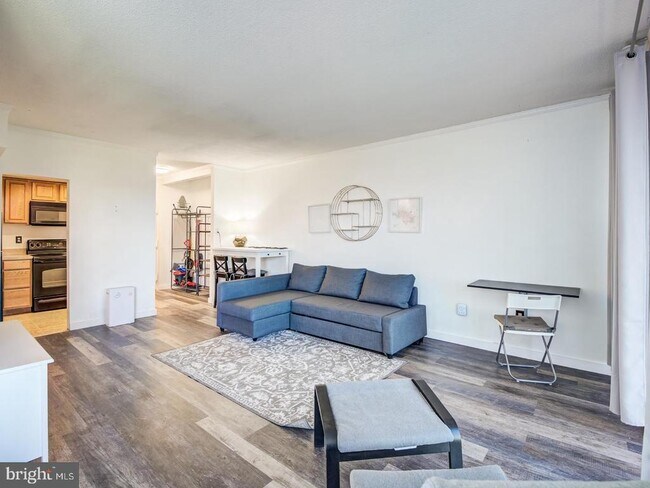 Building Photo - 2059 Huntington Ave
