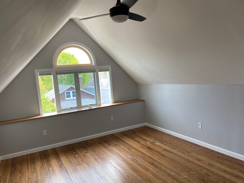 Building Photo - 4237 Chambers St