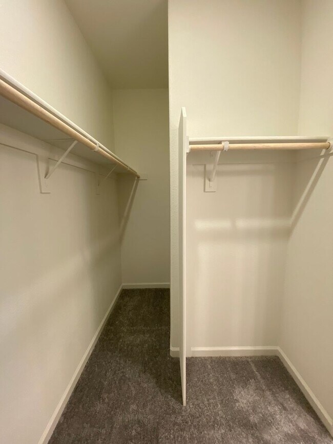 Building Photo - Available NOW - Beautiful and NEW 4 bed / 2 Bath