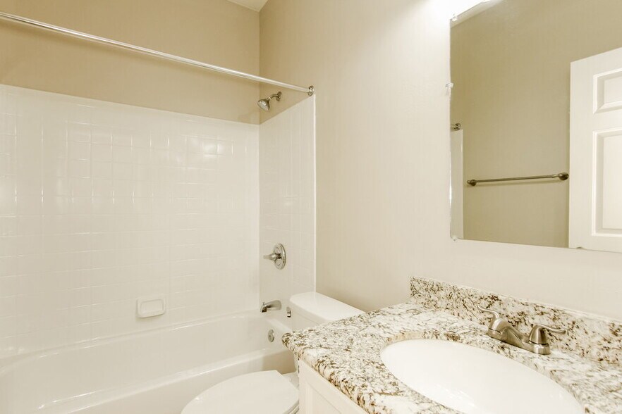 Building Photo - 876 N Terrace Rd