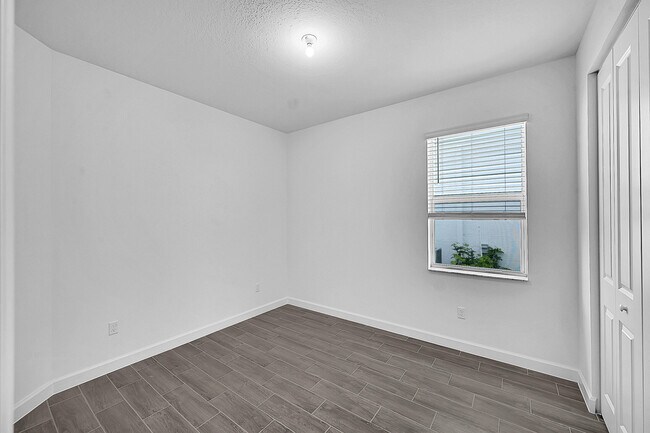 Building Photo - 3550 Angler Dr