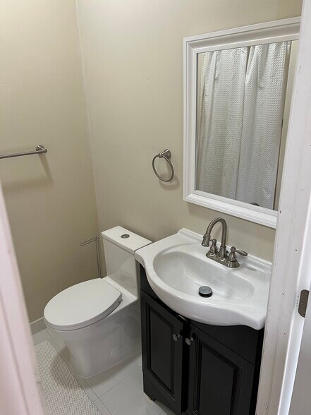 Building Photo - 38 Pinckney St