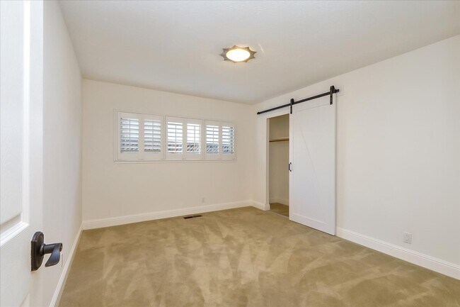 Building Photo - 249 Purple Glen Dr