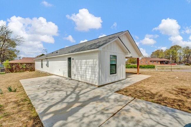 Building Photo - 3453 Daggett Rd