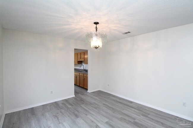 Building Photo - 2432 Gulf Breeze Ave