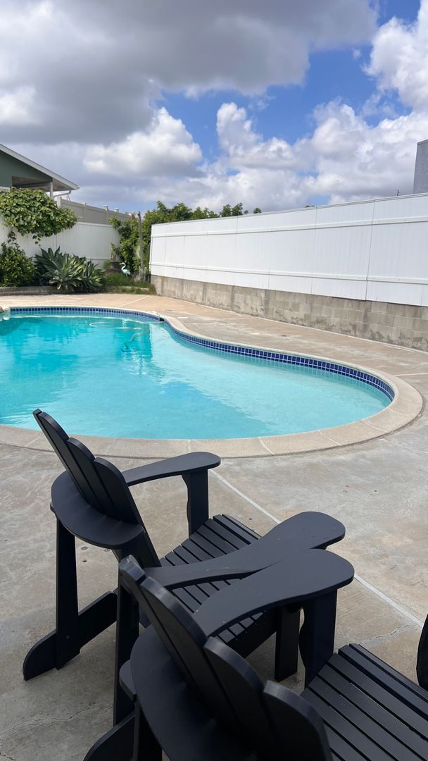 Building Photo - 4 Bedrooms, 3 Bathroom, Two Story Home With Pool