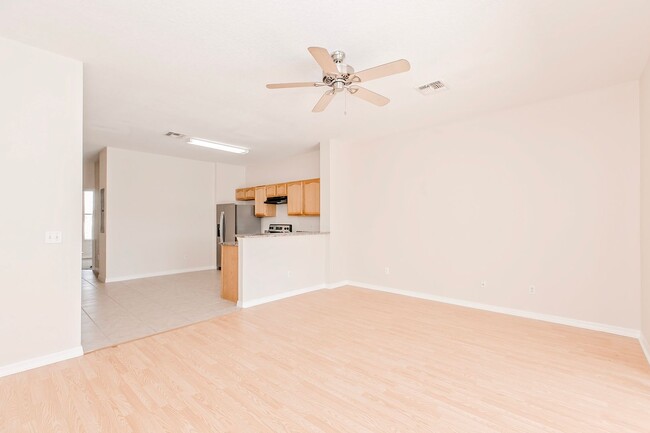 Building Photo - LEASING INCENTIVE!!!!!Gorgeous 3 Bed Townh...