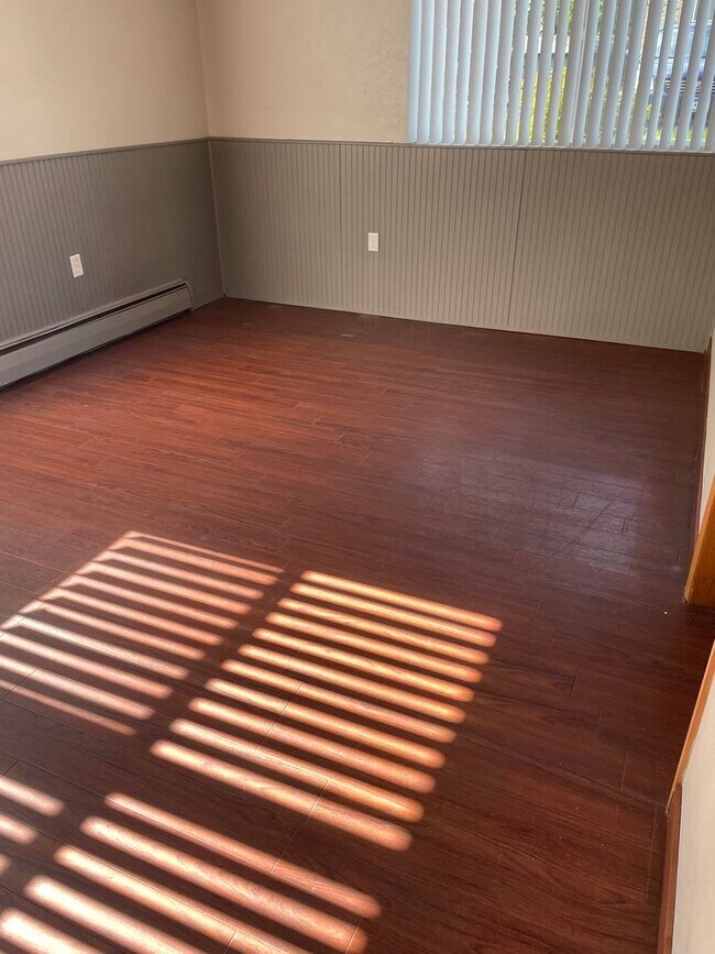 Building Photo - One Bedroom