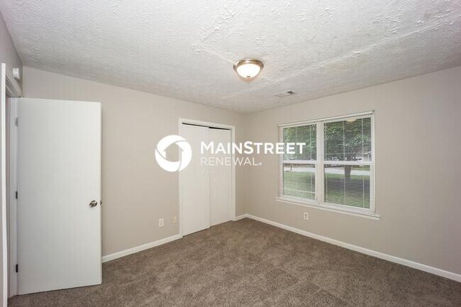 Building Photo - 3 Bedroom Pet-Friendly Home in Jonesboro, GA with Main Street Renewal