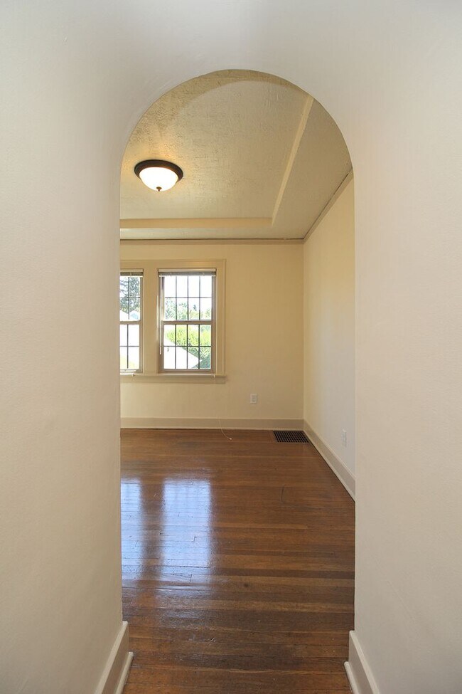 Building Photo - 2310 SE 22nd Ave