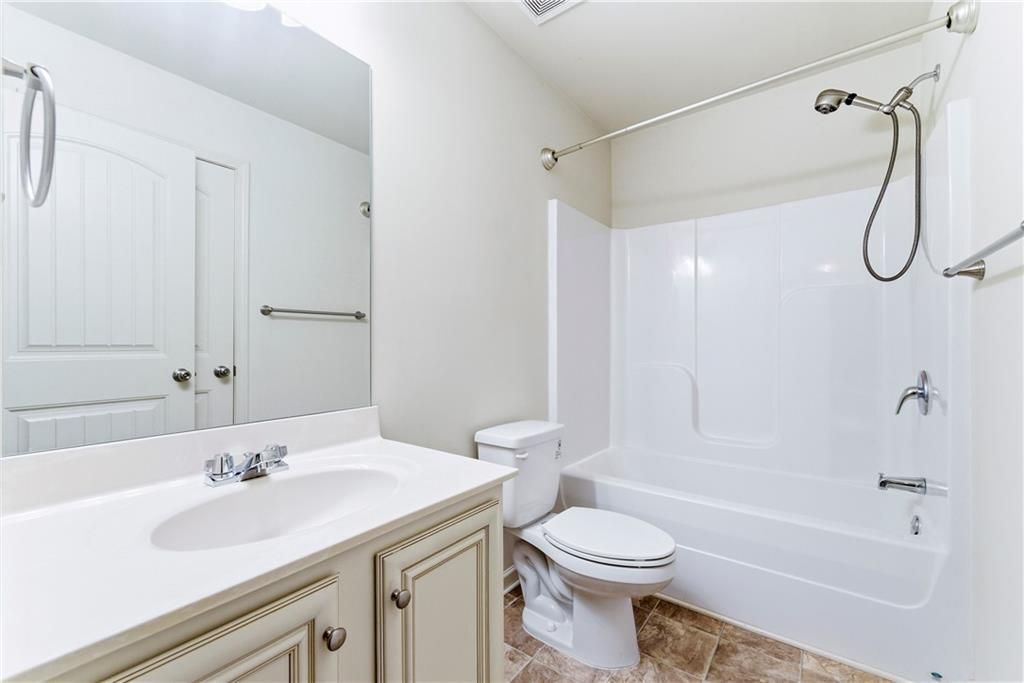 Building Photo - 413 Village View