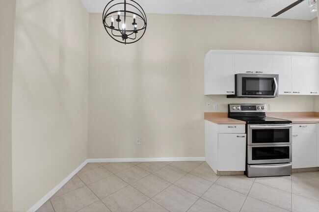 Building Photo - 5136 Floria Dr