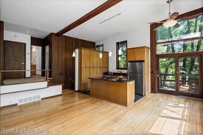 Building Photo - 3954 N Ellamae Rd