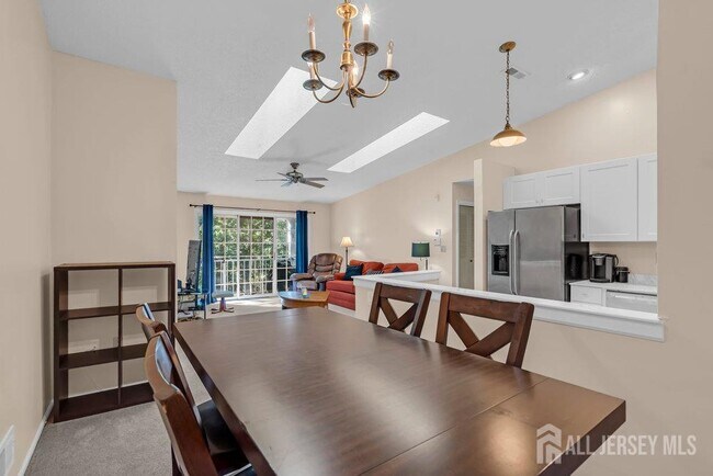 Building Photo - 66 Iroquois Dr