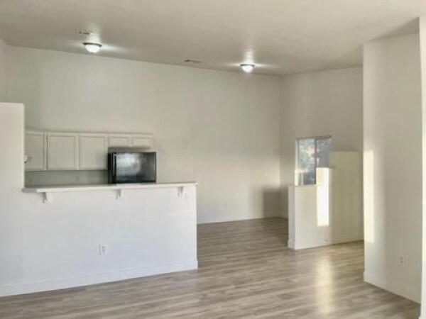 Building Photo - 2110 Los Feliz St