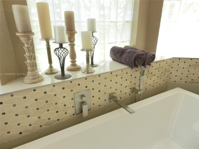 Building Photo - 210 La Costa Ct